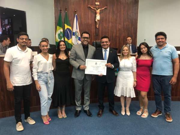 Reitor da Uece recebe homenagem da Câmara Municipal de Fortaleza